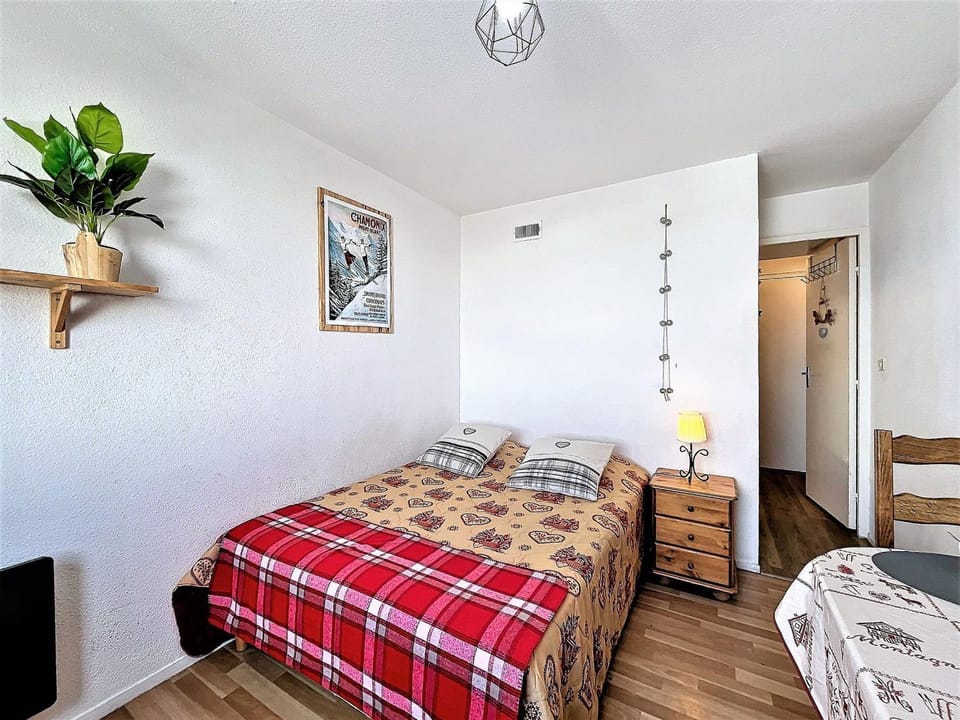 Studio skis aux pieds, 2 personnes, Résidence Le Corbier - FR-1-267-306 Apartment in Villarembert