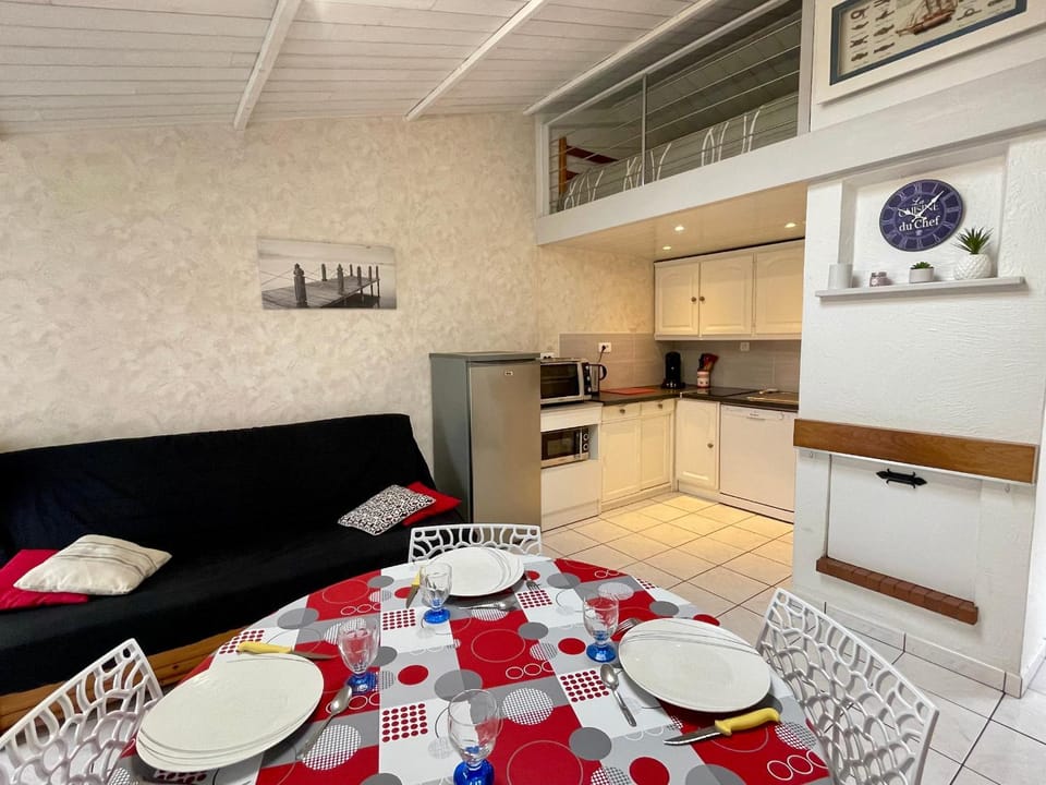 Maison rénovée avec piscine chauffée, tennis et parking à 100m des commerces - FR-1-231-330 House in Pays de la Loire