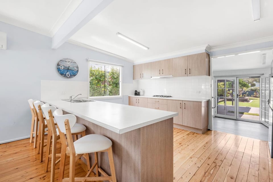 A Touch Of Paradise - 4 Min Walk to Beach House in Callala Bay