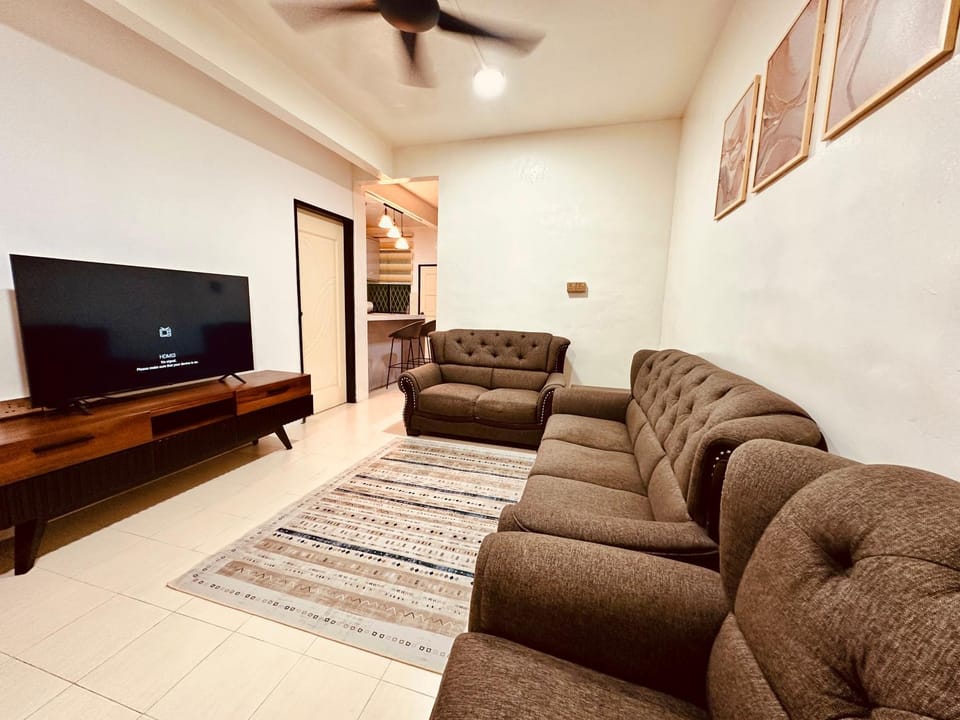 Communal lounge/ TV room, Living room, Seating area