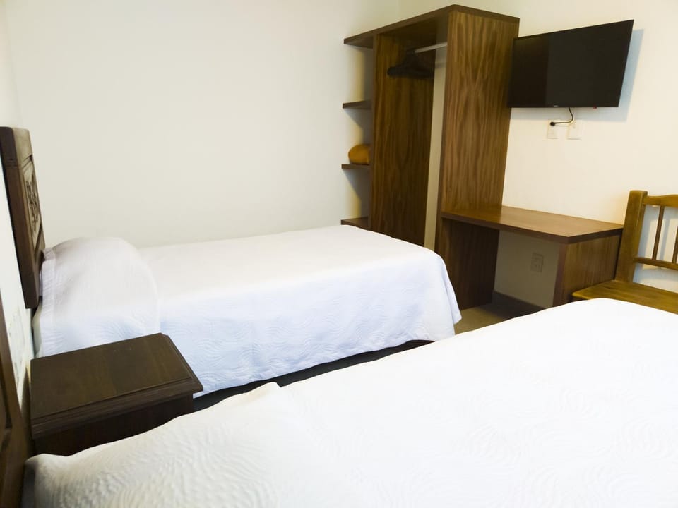 Communal lounge/ TV room, Bed, Photo of the whole room, wardrobe