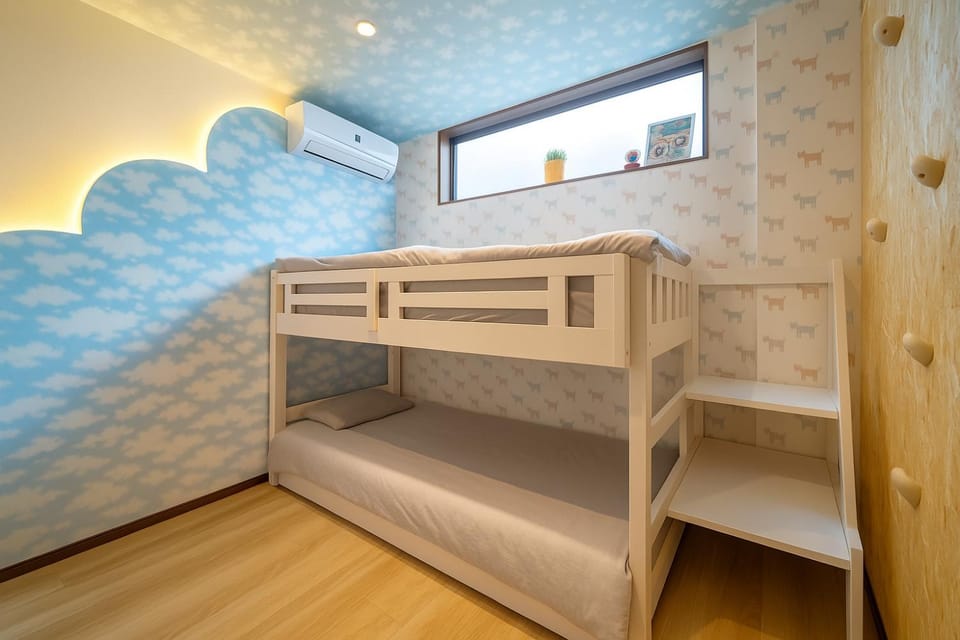 bunk bed, air conditioner