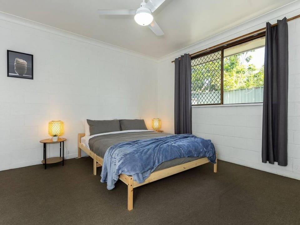 Bed, Photo of the whole room, Bedroom, Garden view