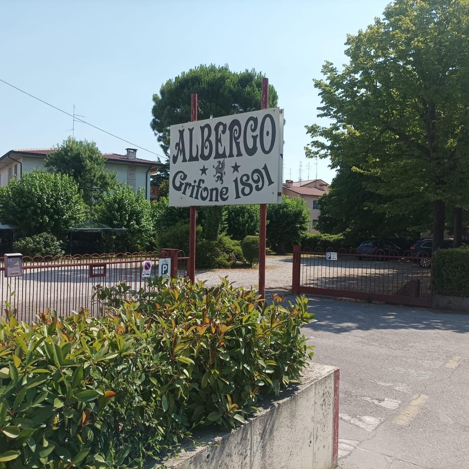 Inner courtyard view, Parking
