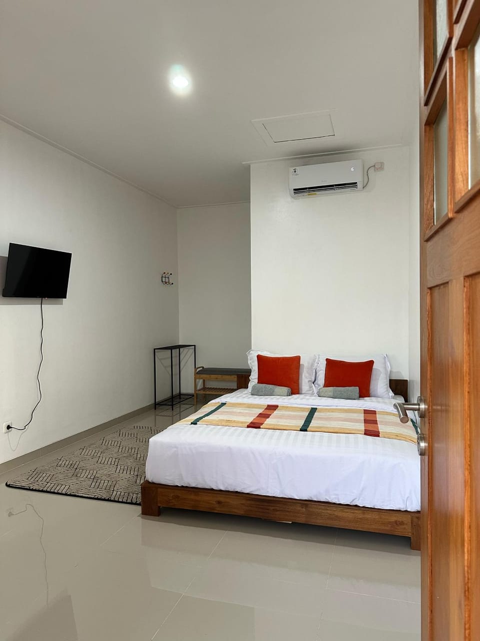Bed, TV and multimedia, Photo of the whole room, Bedroom, air conditioner
