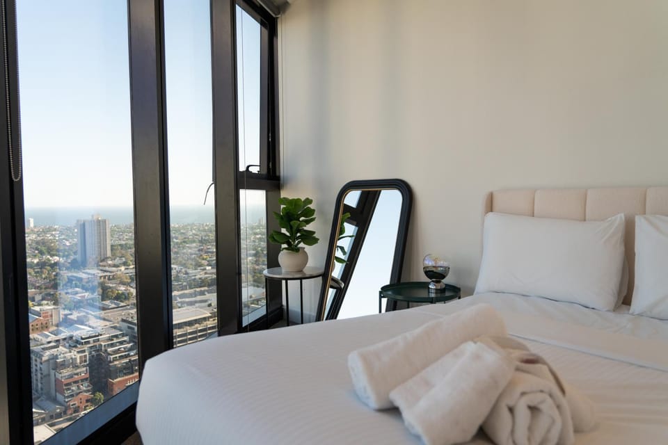 Bed, View (from property/room), Bedroom, City view, towels