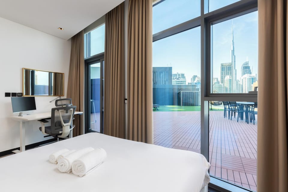 Waves - Spacious 2BR Apartment with Burj Views & Terrace Apartment in Dubai
