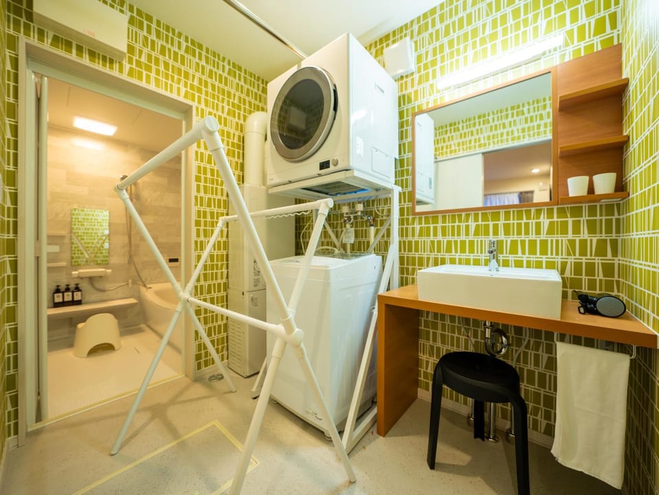 Shower, Bathroom, washing machine, dryer