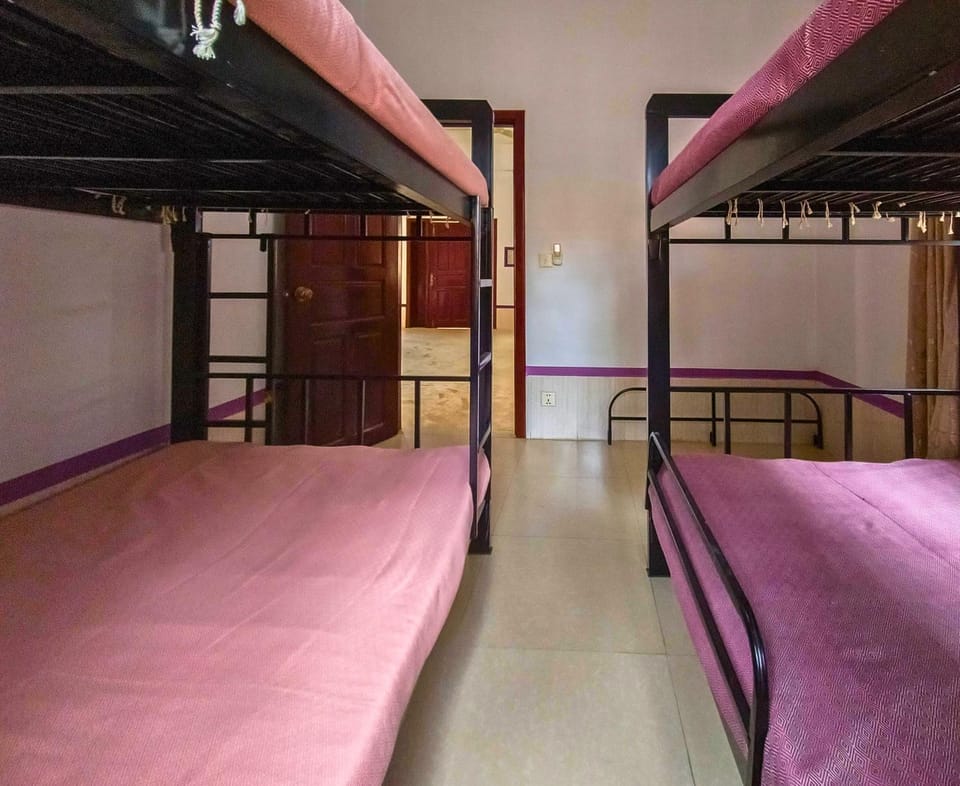 Bedroom, bunk bed