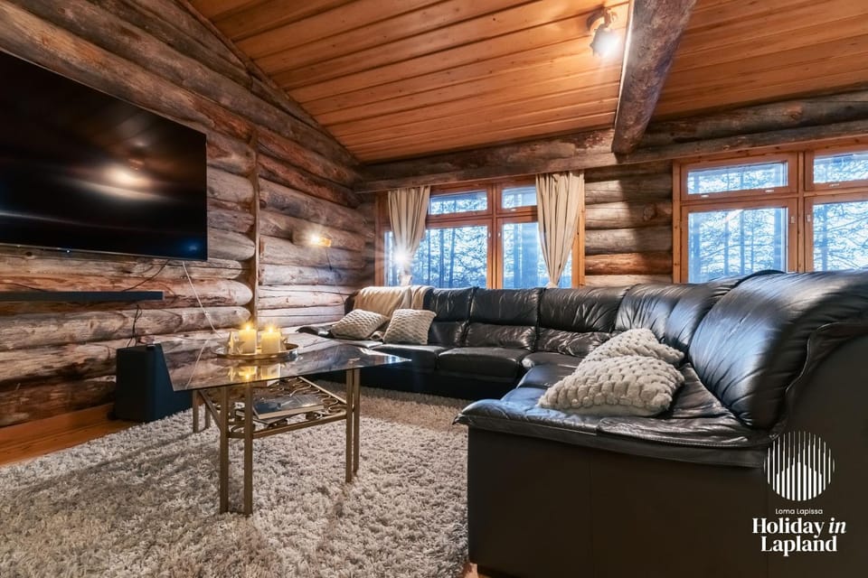 Communal lounge/ TV room, TV and multimedia, Living room, Seating area, Evening entertainment