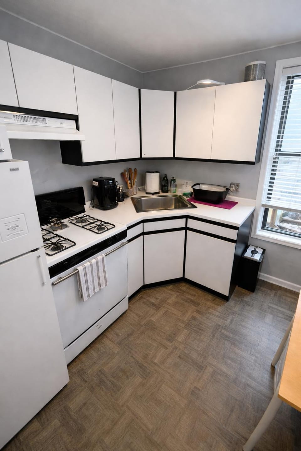 Coffee/tea facilities, Kitchen or kitchenette, dishwasher, oven, toaster