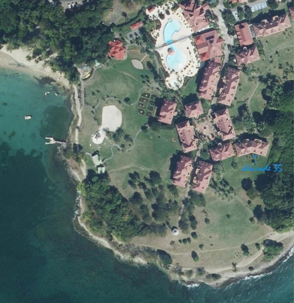 Restaurant/places to eat, Natural landscape, Bird's eye view, Children play ground, Garden, Karaoke, Table tennis, Lounge or bar, Beach, Tennis court, Diving, Kids's club, Sea view, Supermarket/grocery shop, Swimming pool, Location, Parking