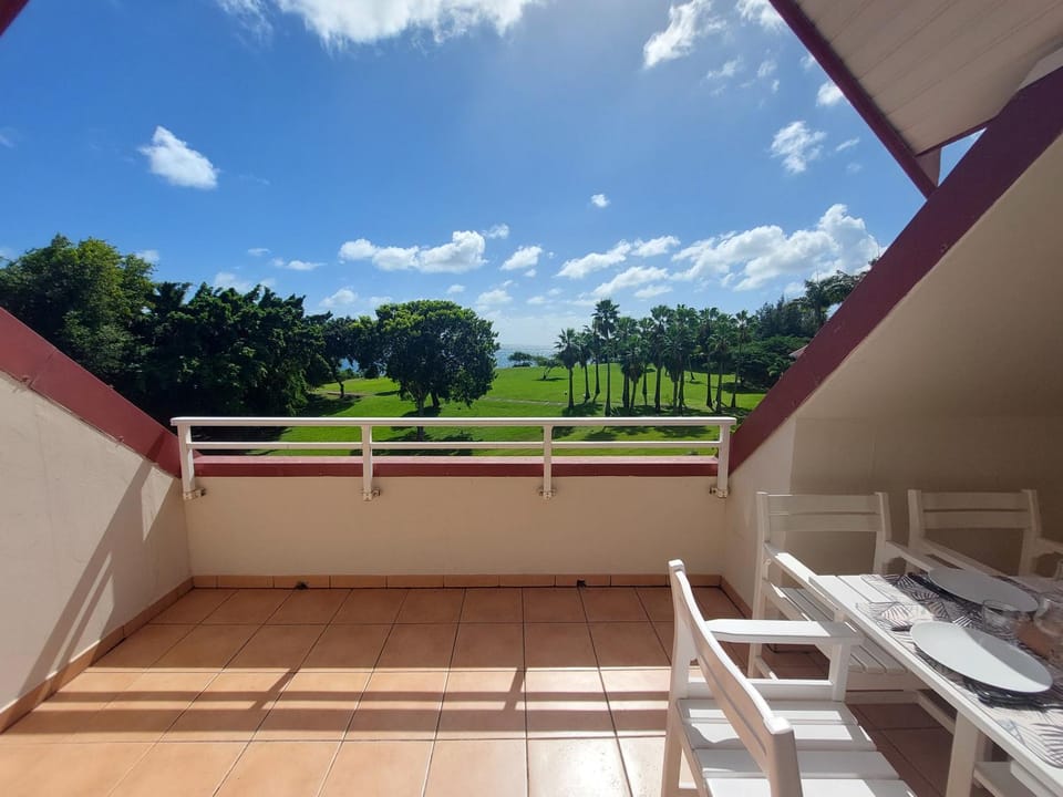 View (from property/room), Balcony/Terrace, Dining area, Garden view, Sea view