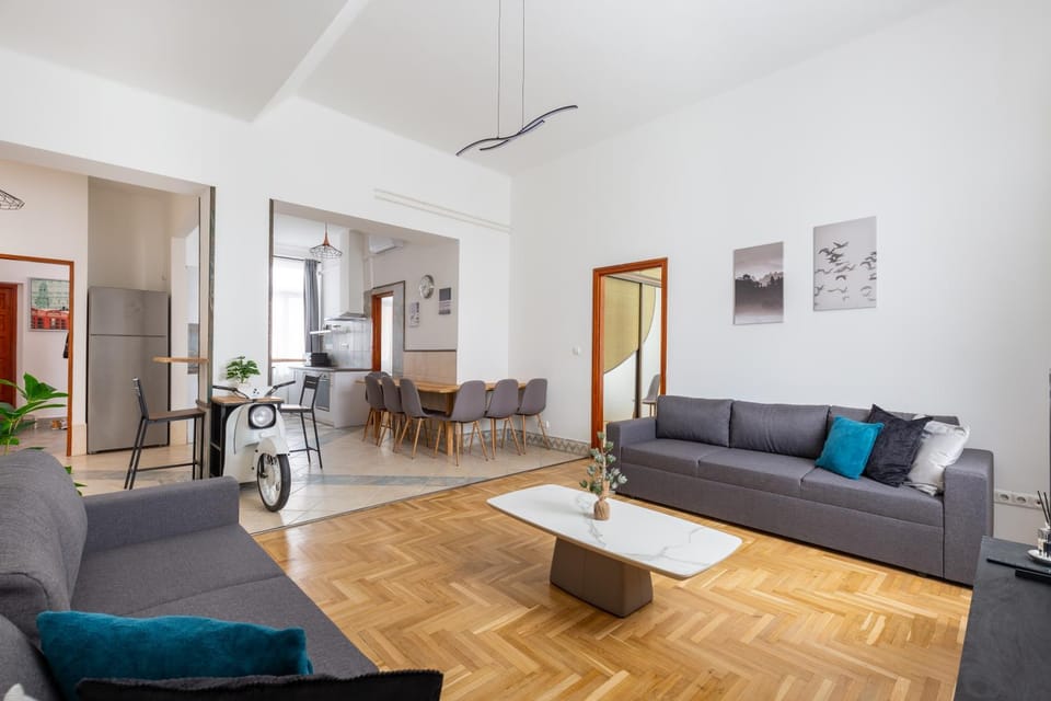 Living room, pet friendly