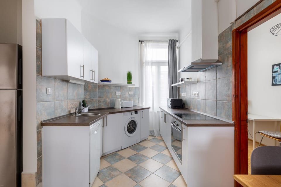 Kitchen or kitchenette, dishwasher, oven, pet friendly, stove