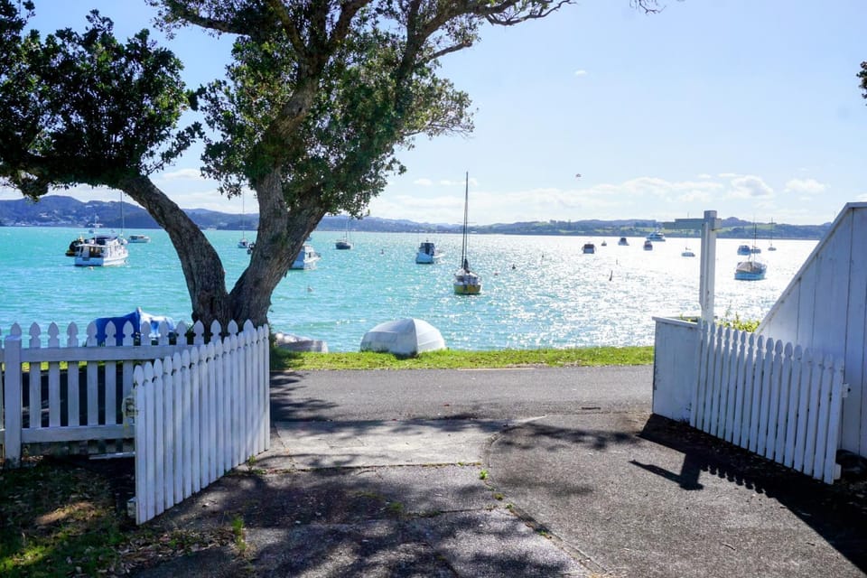 LAST ON THE STRAND, RUSSELL - The NEST House in Northland