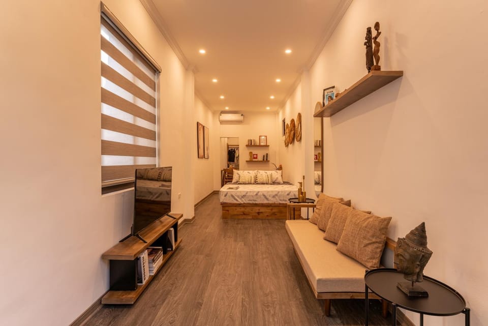 Bed, TV and multimedia, Photo of the whole room, Seating area, air conditioner