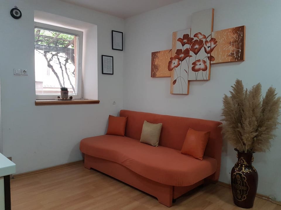 Bed, Living room, Seating area
