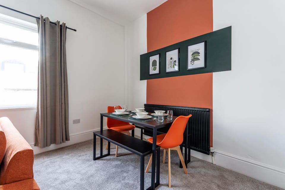 4-BRHome with Backyard Terrace in Sunderland House in Sunderland
