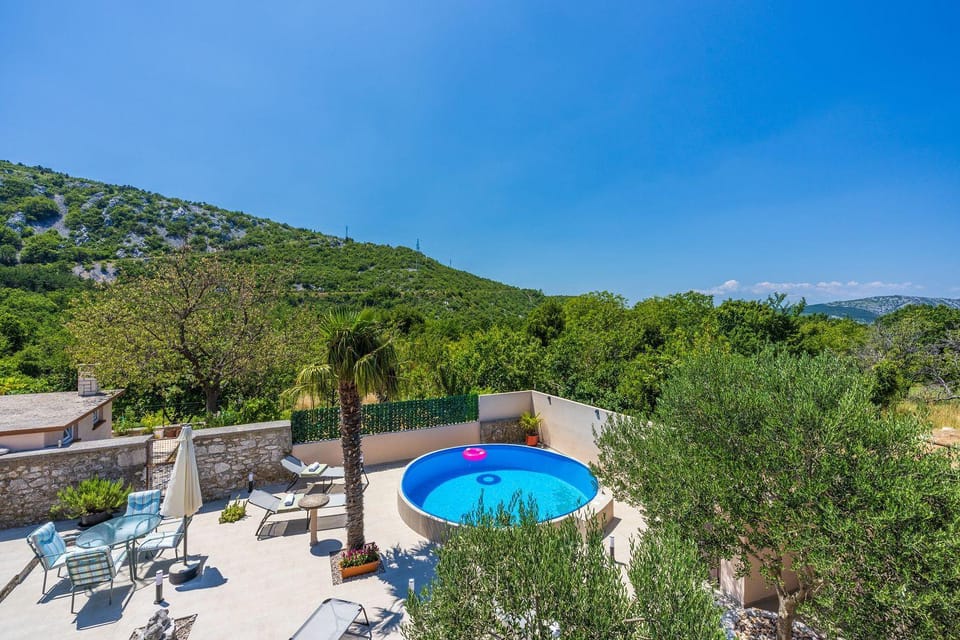 Hundefreundliche Villa mit Privatpool, Aussendusche, Grill und vielen Wanderwegen in der Umgebung House in Crikvenica