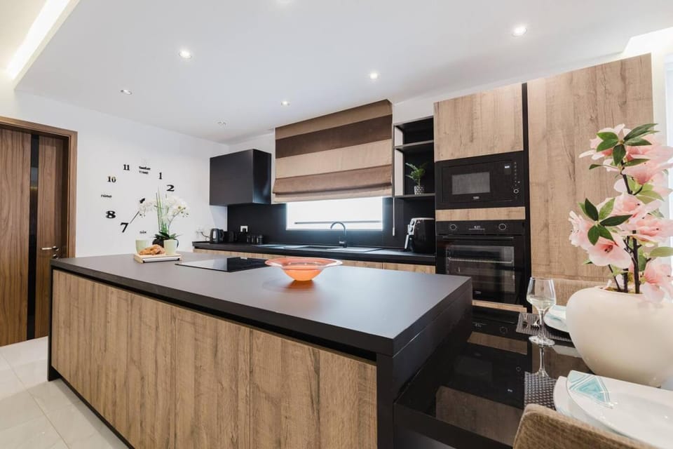 Mulberry PH 2BED insane views! by Homely Apartment in Saint Paul's Bay
