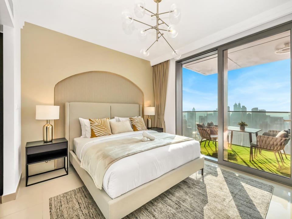 View (from property/room), Balcony/Terrace, Seating area, Bedroom