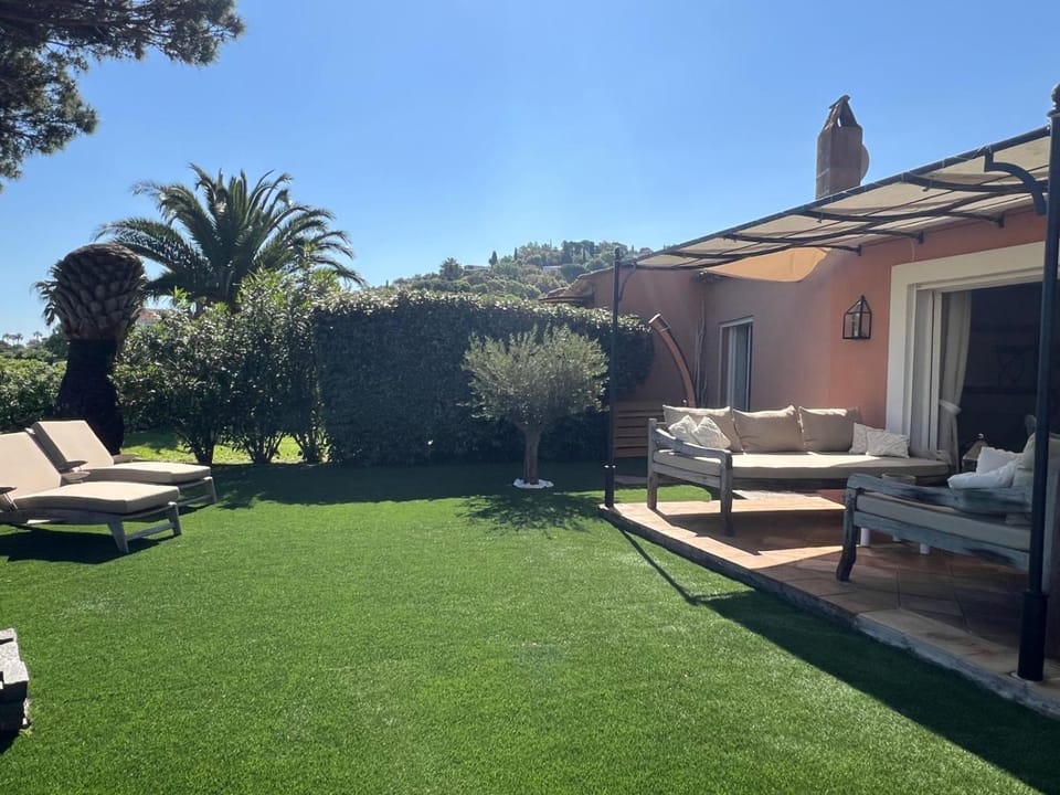 Le Tropézien - Vue Mer à 180, 3 chambres, jardin & piscine House in Gassin