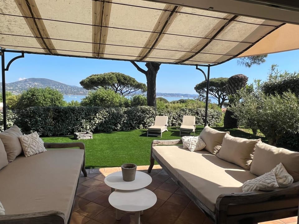 Le Tropézien - Vue Mer à 180, 3 chambres, jardin & piscine House in Gassin
