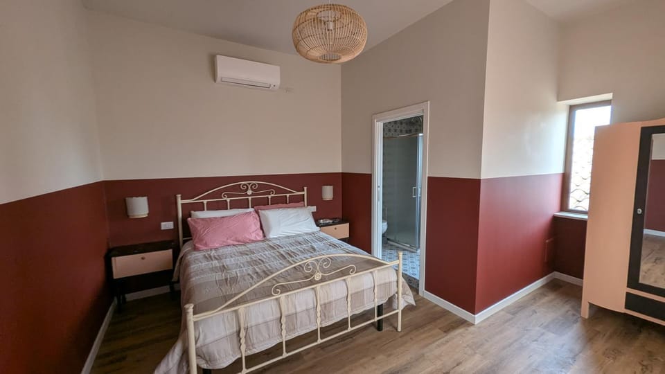 Bed, Bedroom, wardrobe, air conditioner