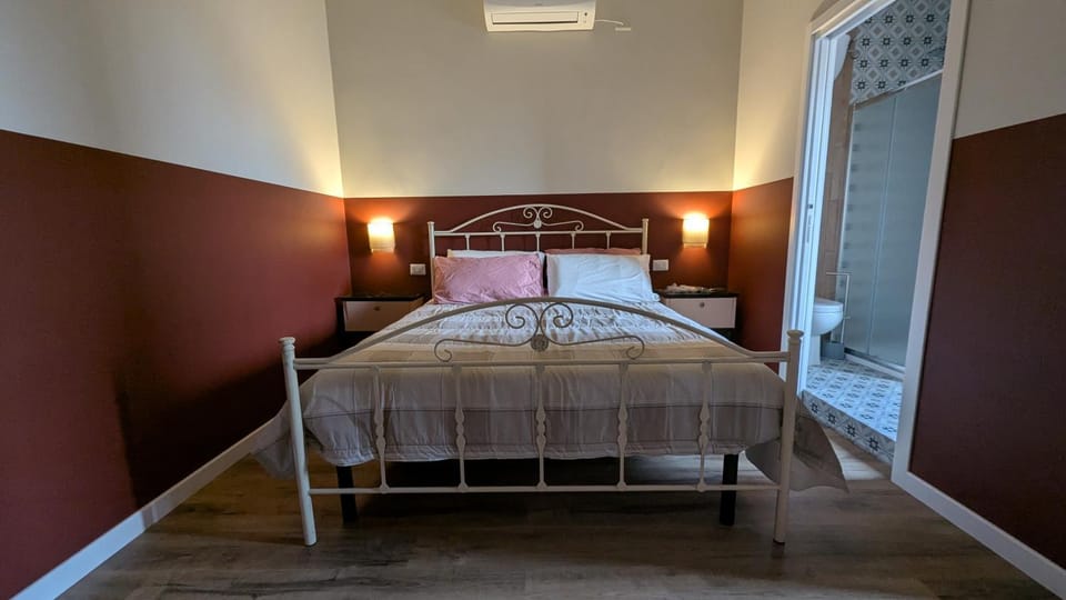 Photo of the whole room, air conditioner