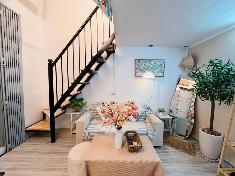Living room, Photo of the whole room, Seating area