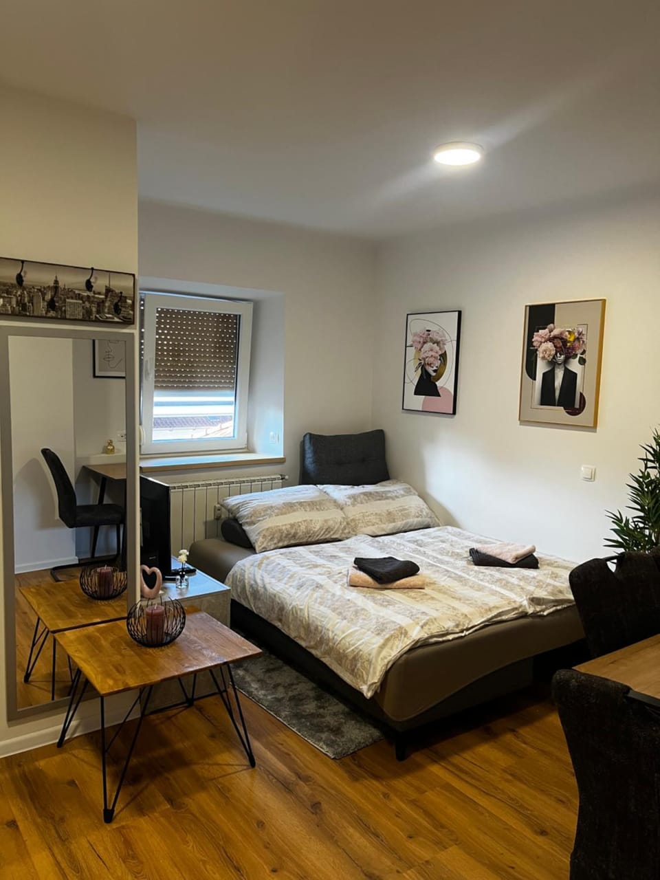 Bed, Living room, Seating area