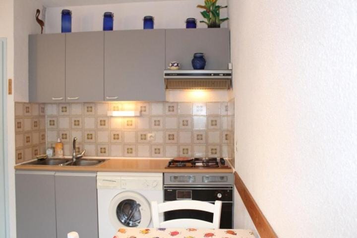 Appartement avec parking privé proche de la plage GN250-089 Apartment in Gruissan