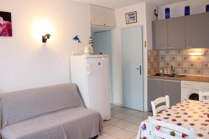 Appartement avec parking privé proche de la plage GN250-089 Apartment in Gruissan