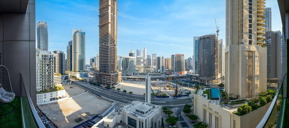 Property building, Day, Neighbourhood, City view, Location