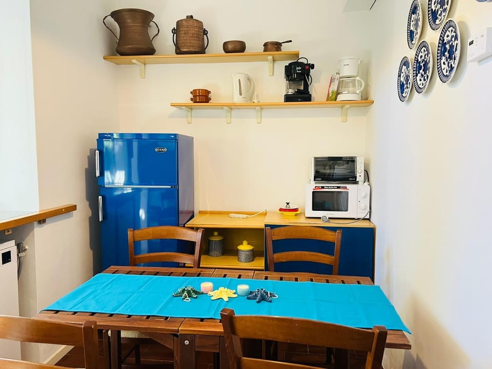 Dining area, dishwasher