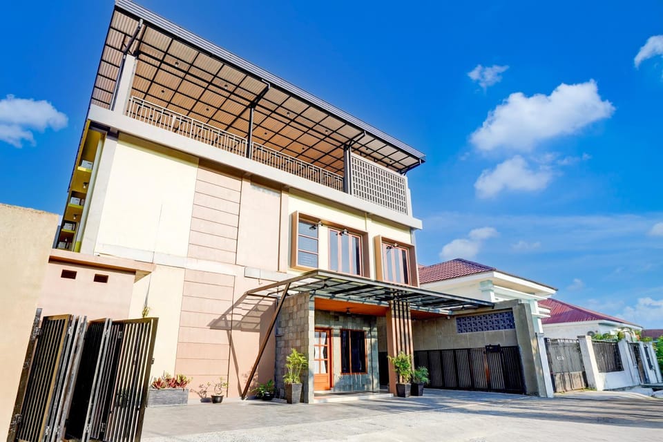 Facade/entrance