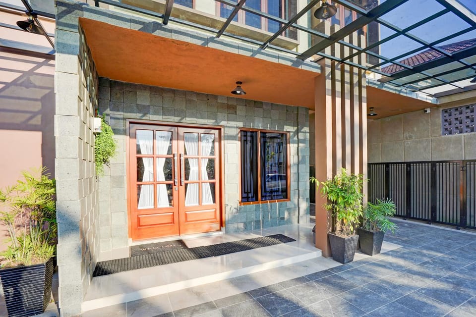 Facade/entrance, Coffee/tea facilities