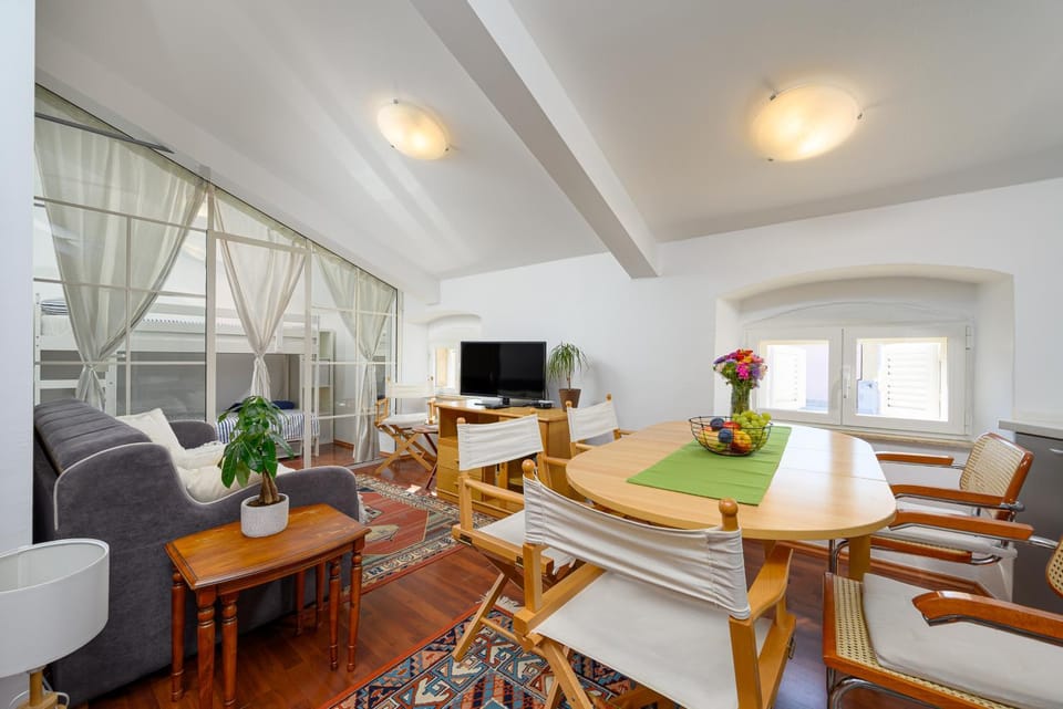 Communal lounge/ TV room, Seating area, Dining area