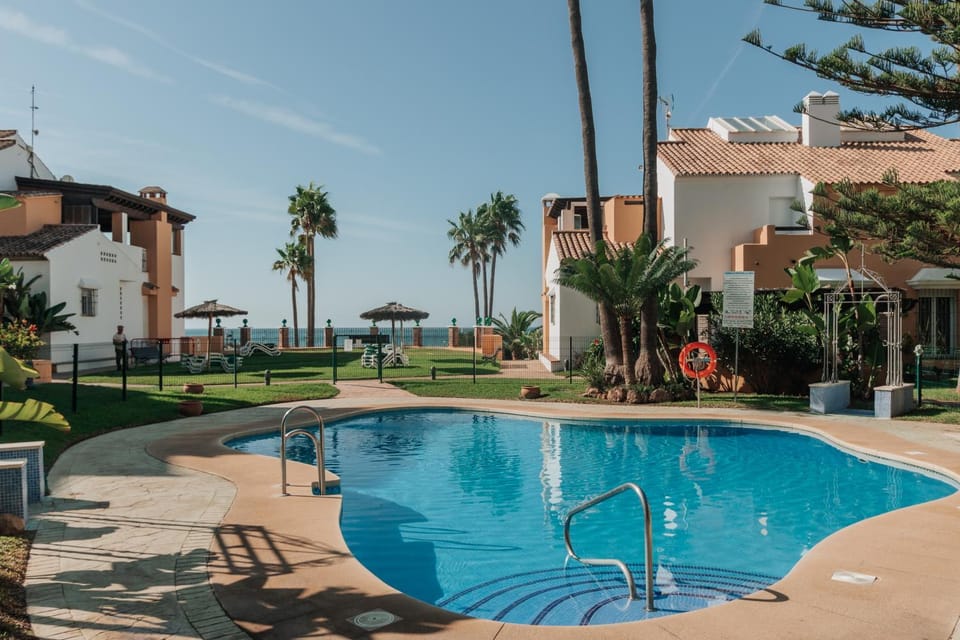 Property building, Day, Garden, Garden view, Pool view, Swimming pool, Swimming pool, sunbed