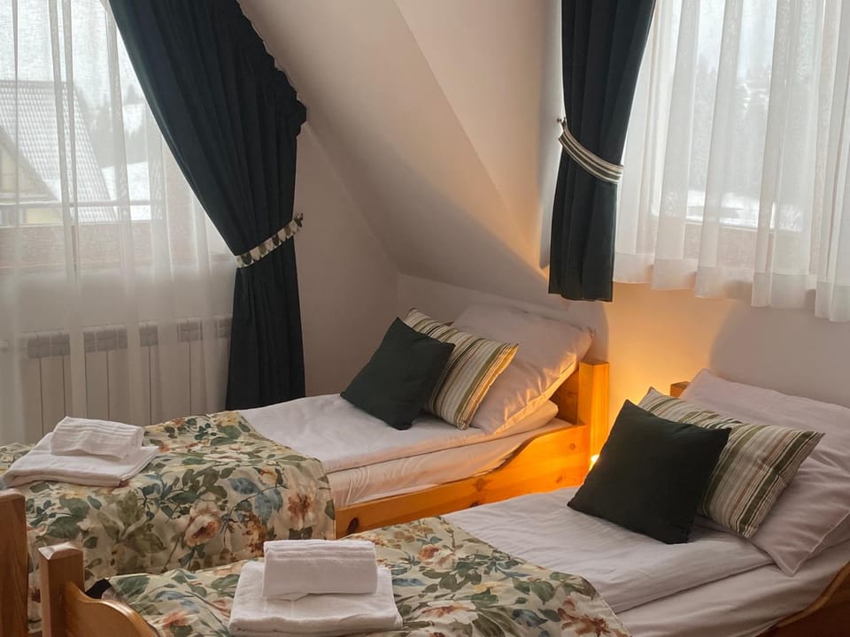 Bed, Photo of the whole room, towels