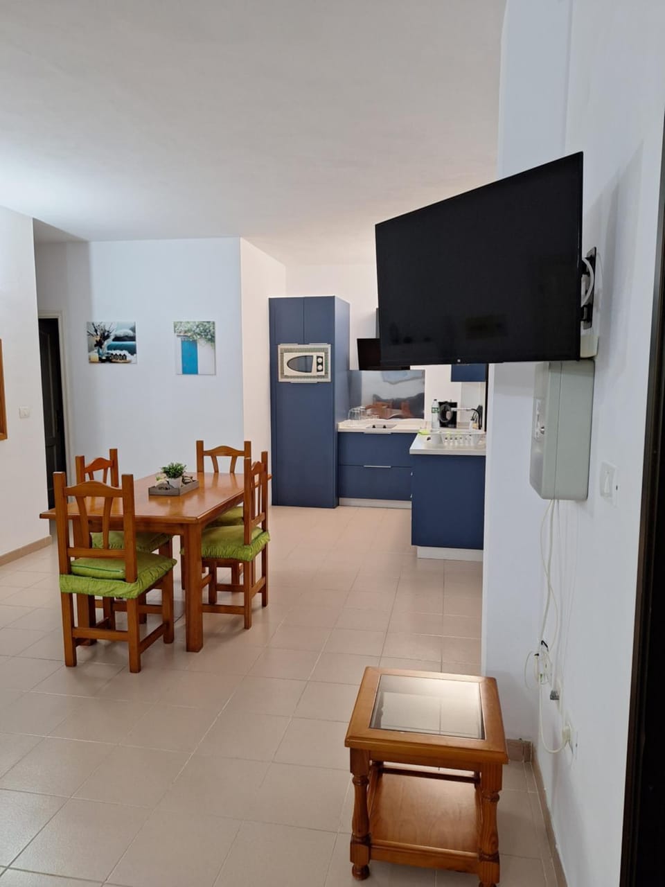 Communal lounge/ TV room