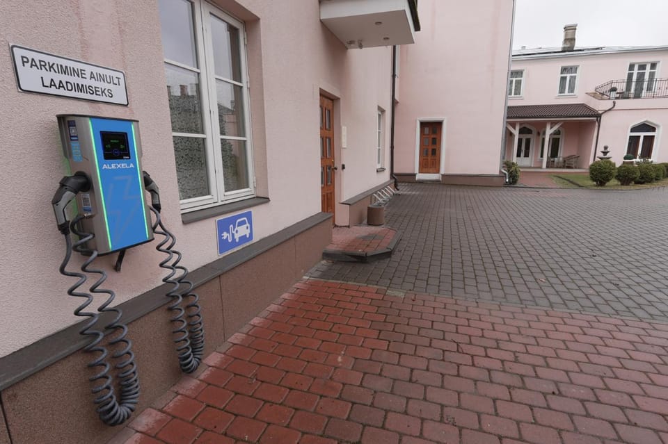 Inner courtyard view, Parking