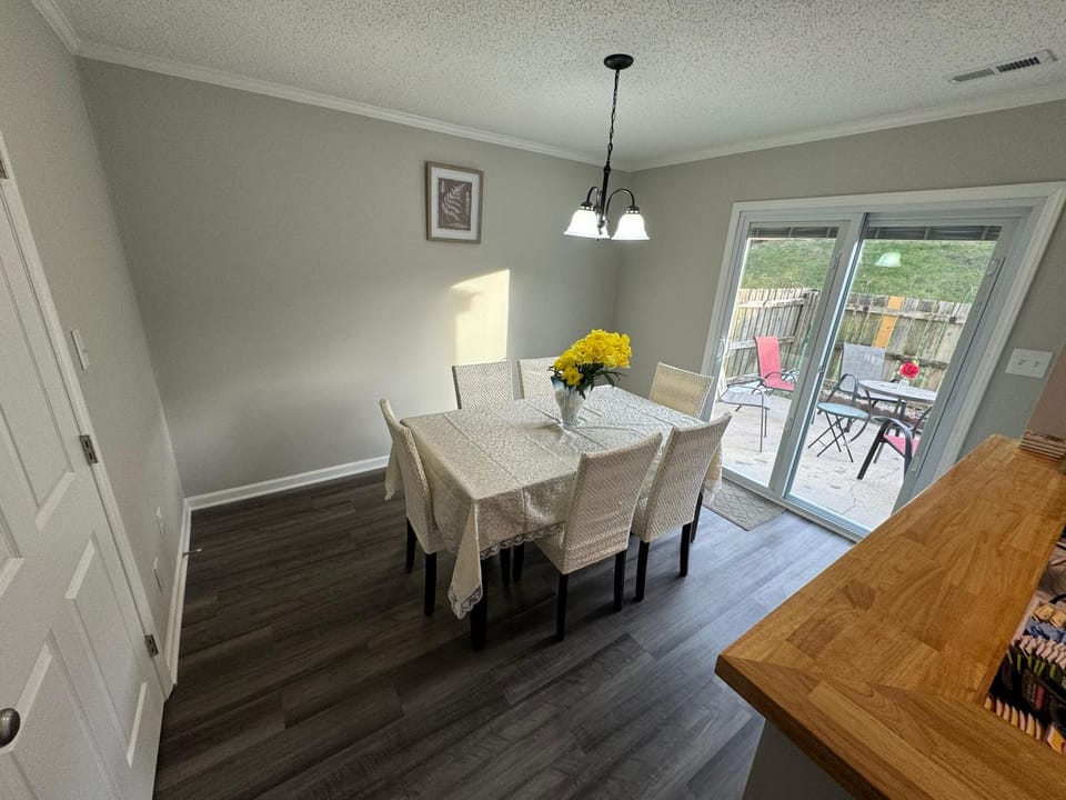 2bed 3bath private and close to everything ! Apartment in High Point