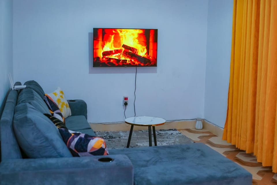 Communal lounge/ TV room, TV and multimedia, Living room, Seating area, Evening entertainment
