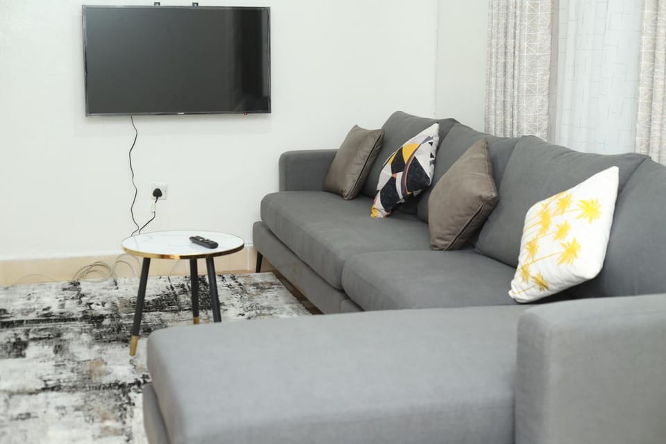 TV and multimedia, Living room, Seating area, Evening entertainment