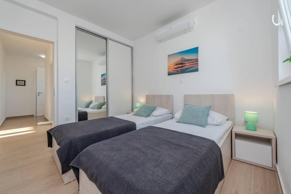 Jozy 1 sea view modern apartment Apartment in Novalja