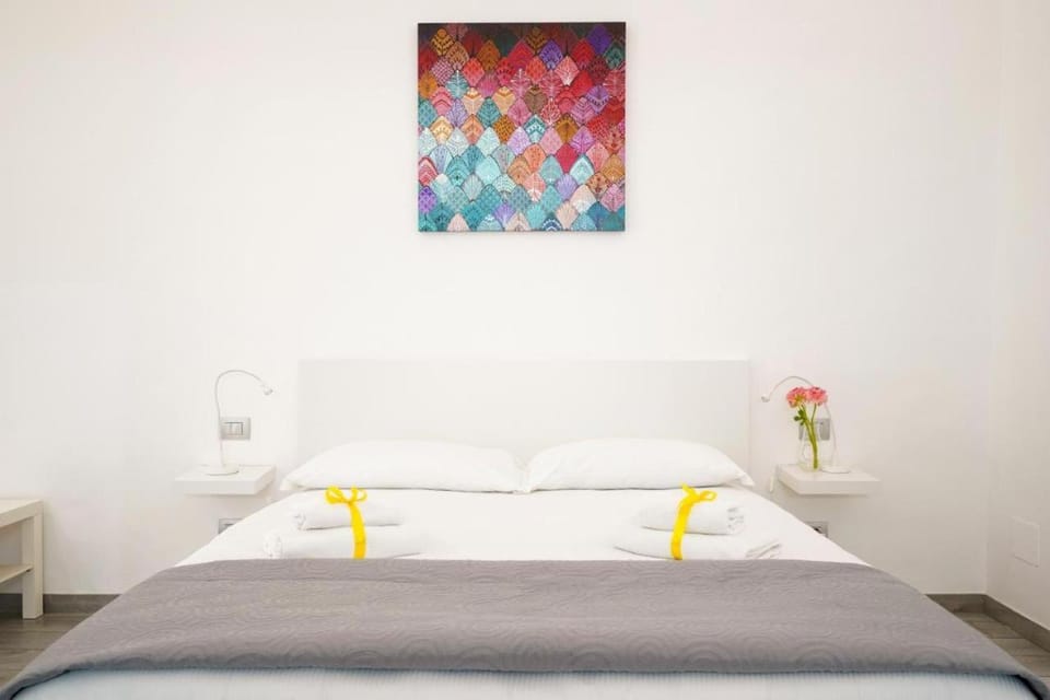 Bed, Photo of the whole room, Decorative detail, Bedroom