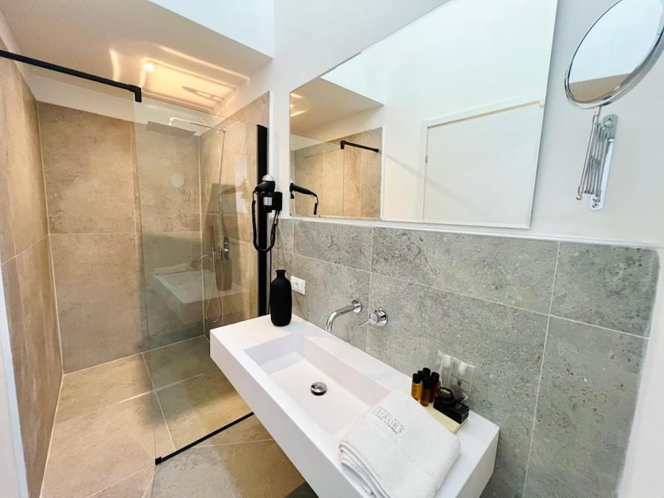 Shower, Bathroom, towels