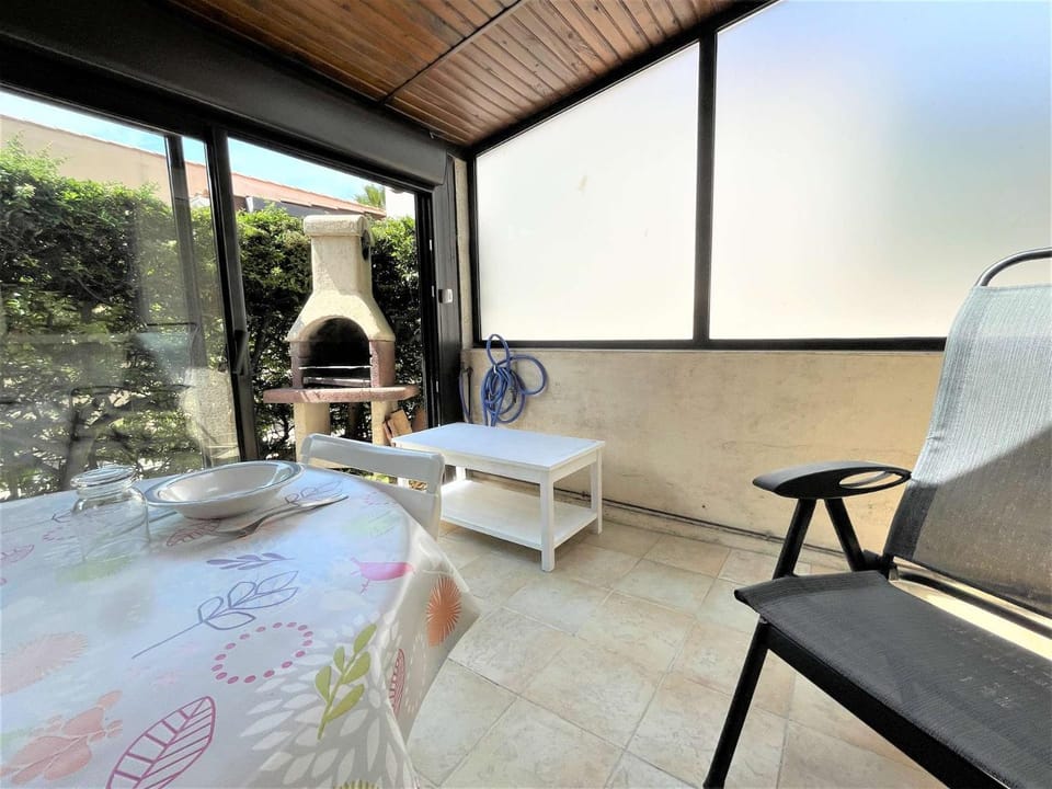 Dining area, sunbed